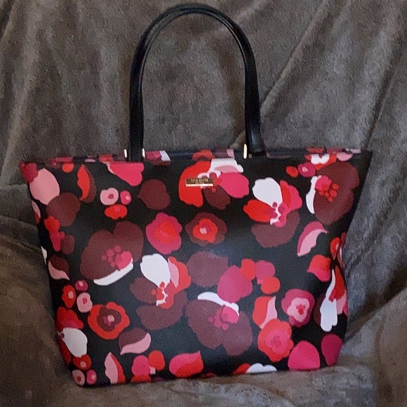 kate spade Handbags - NWOT Kate Spade Large Tote